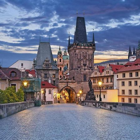 Apartment With Balcony And Parking Near The Prague Museum Екстериор снимка