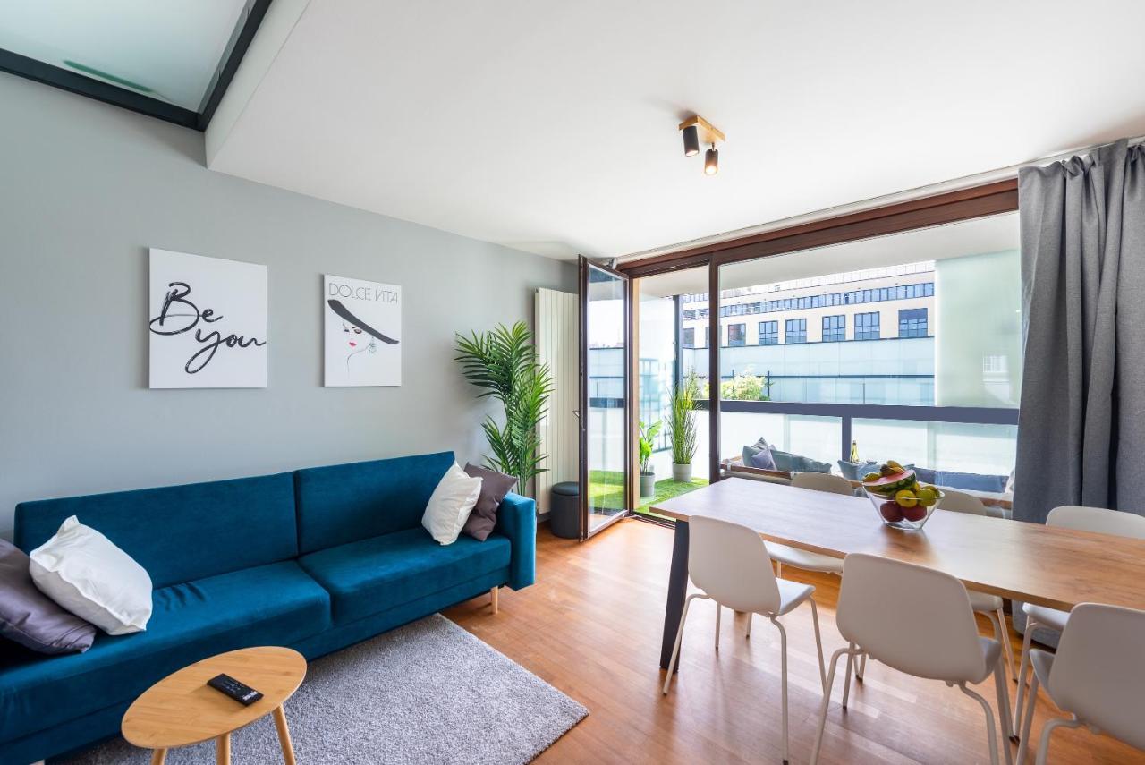 Apartment With Balcony And Parking Near The Prague Museum Екстериор снимка