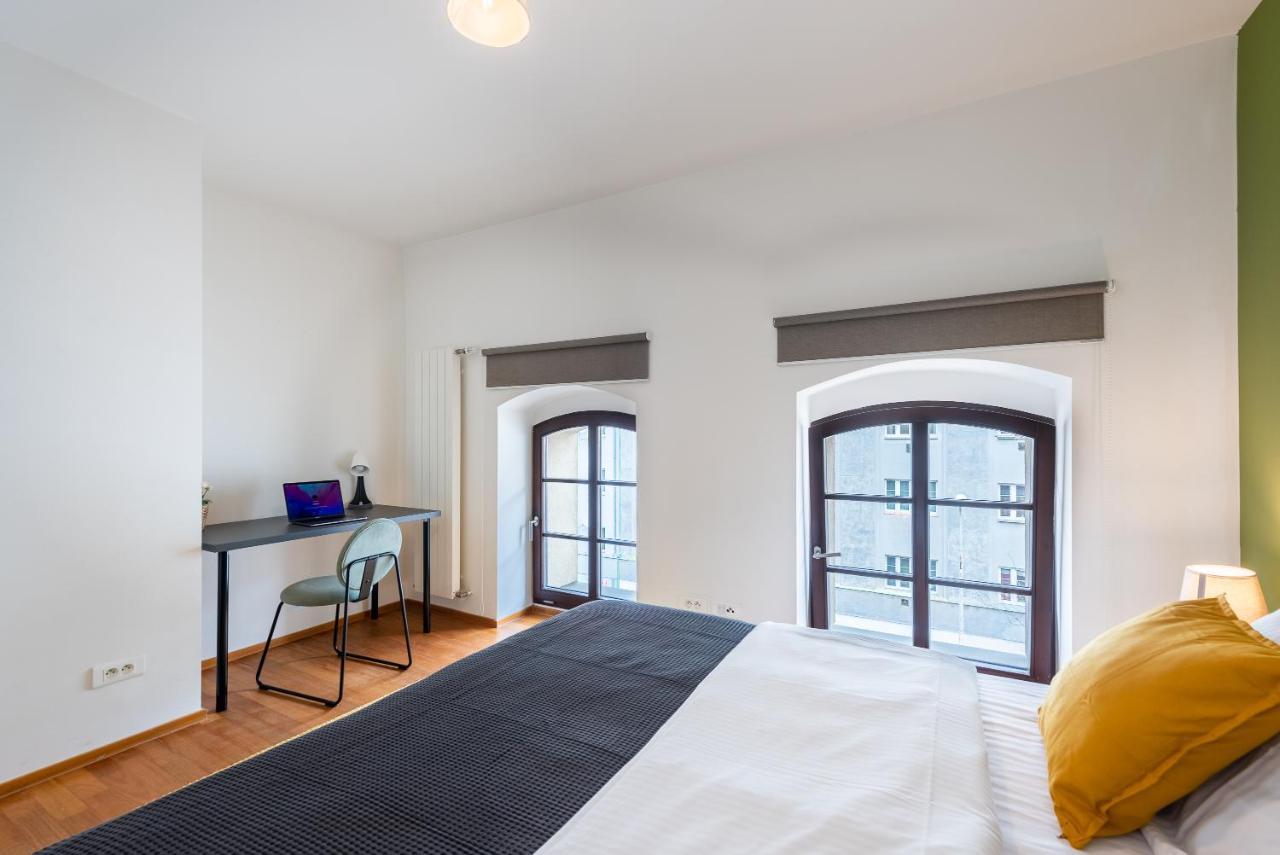 Apartment With Balcony And Parking Near The Prague Museum Екстериор снимка