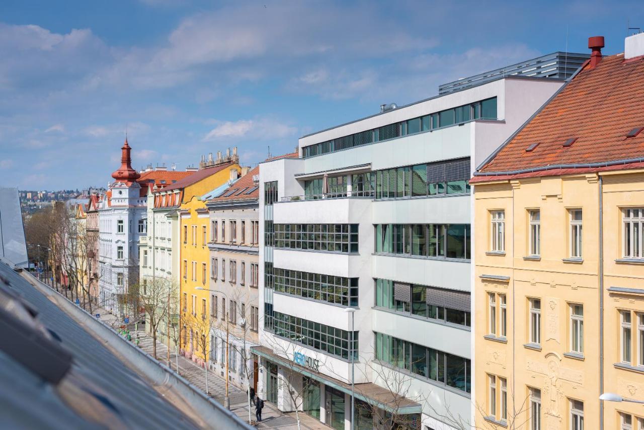 Apartment With Balcony And Parking Near The Prague Museum Екстериор снимка