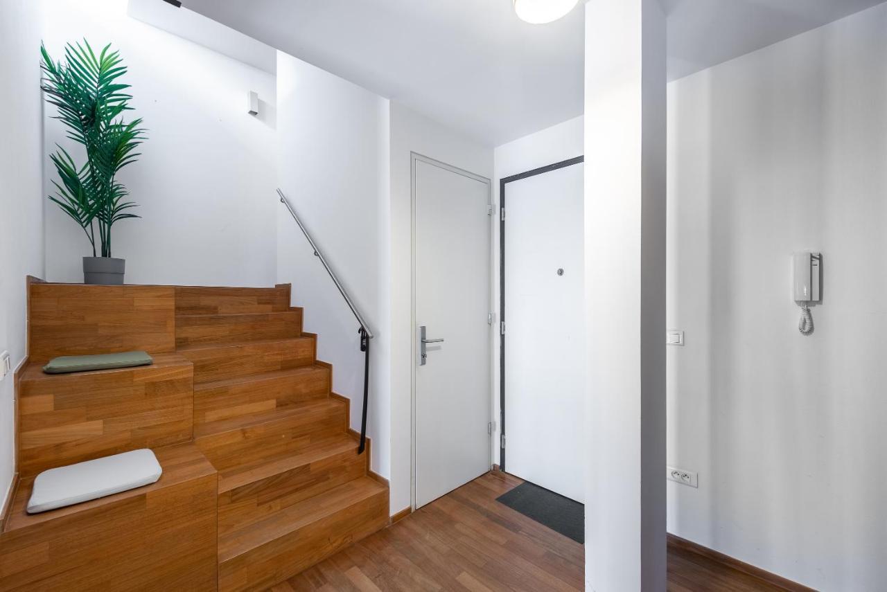 Apartment With Balcony And Parking Near The Prague Museum Екстериор снимка