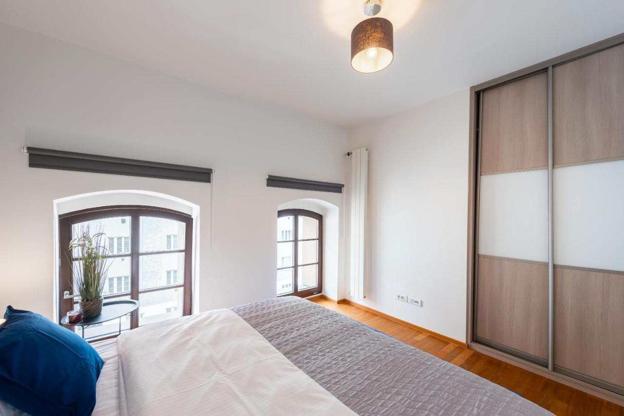 Apartment With Balcony And Parking Near The Prague Museum Екстериор снимка