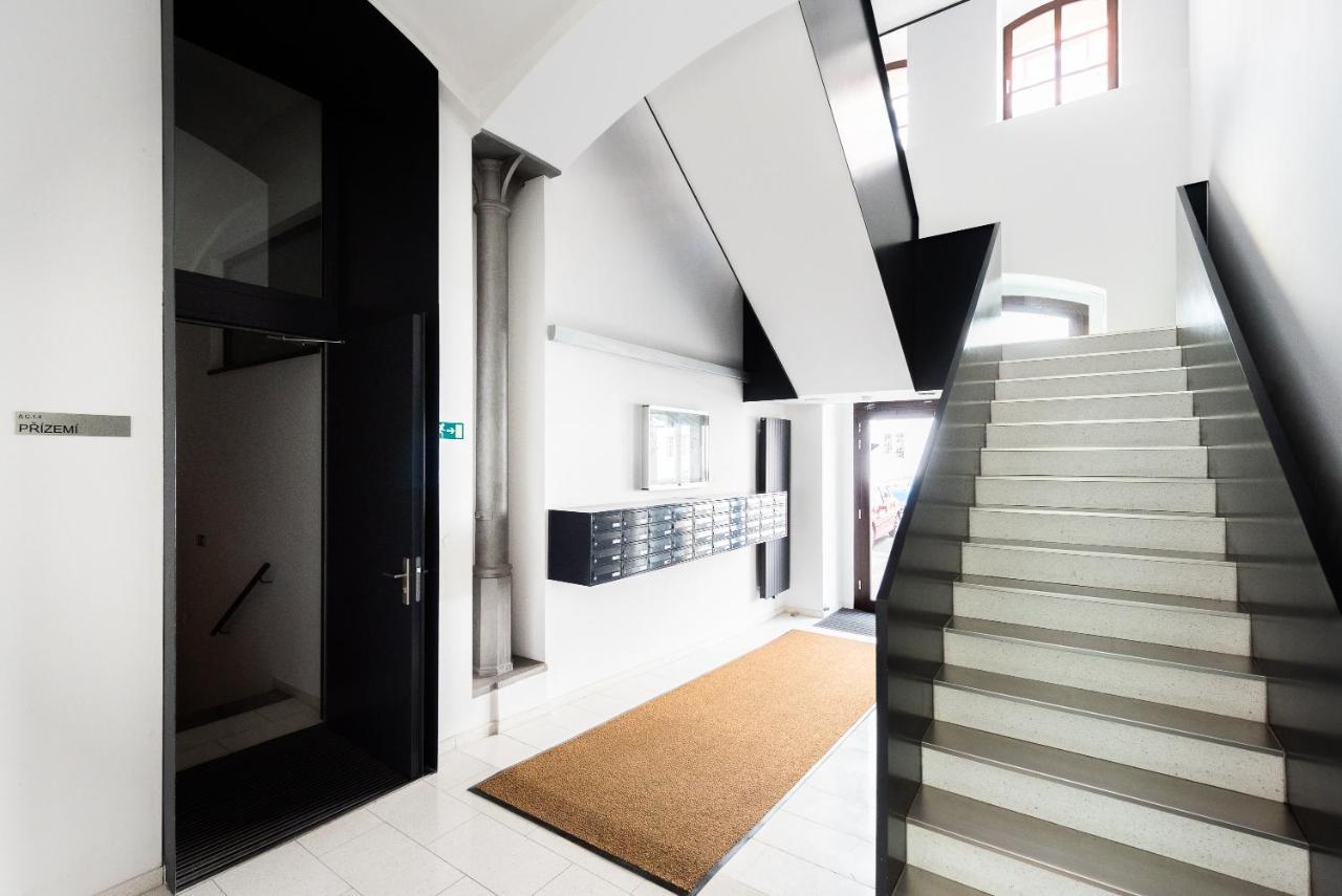 Apartment With Balcony And Parking Near The Prague Museum Екстериор снимка