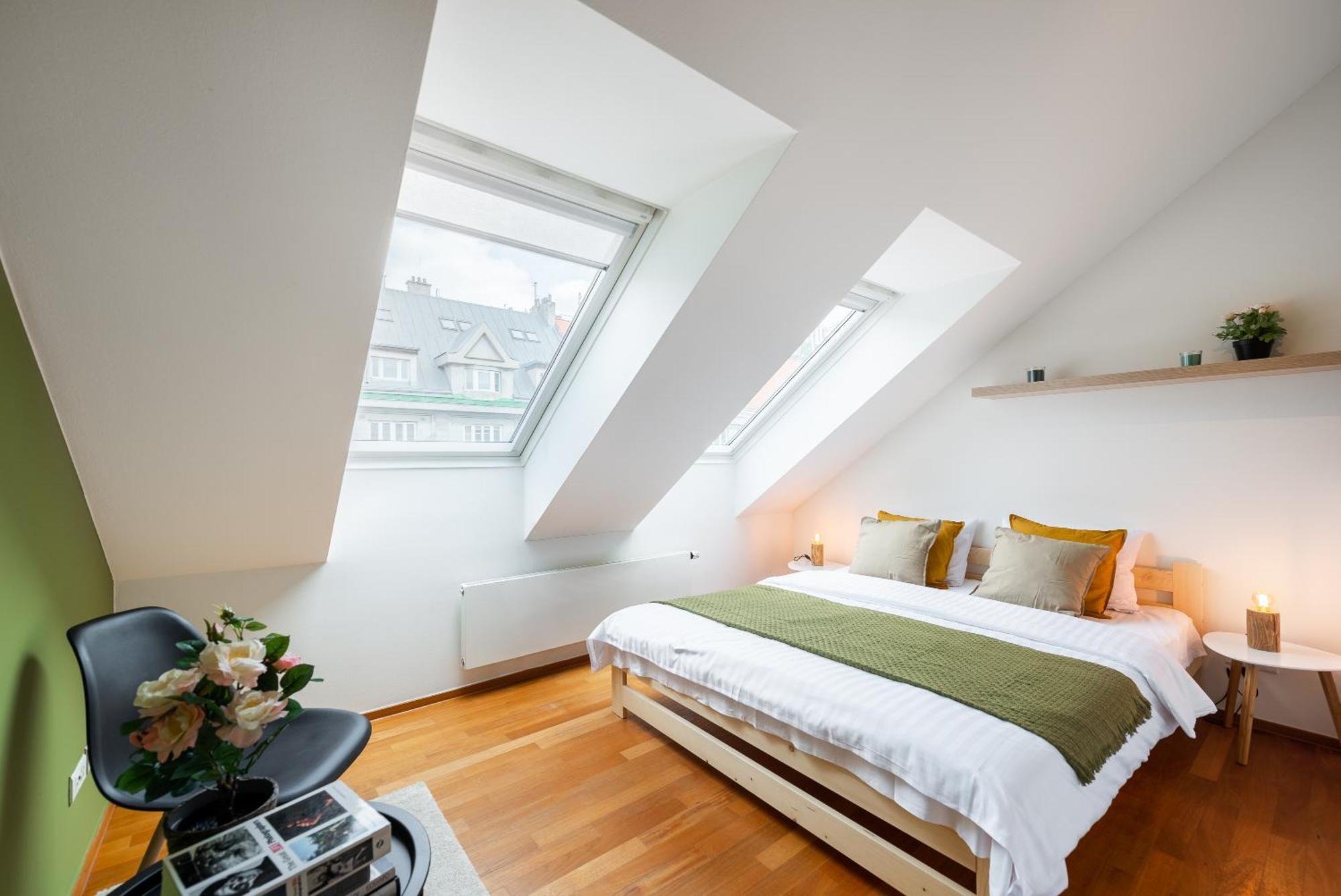 Apartment With Balcony And Parking Near The Prague Museum Екстериор снимка