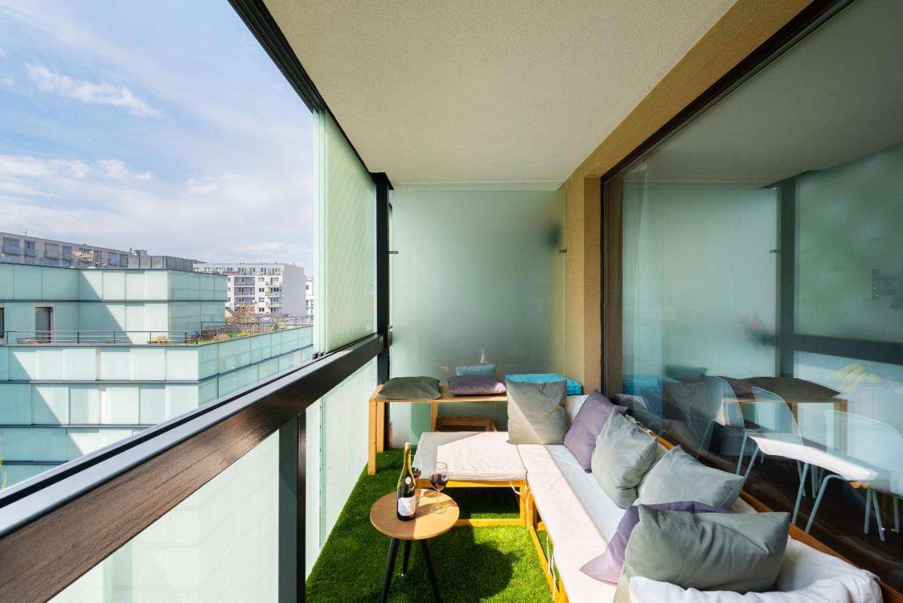 Apartment With Balcony And Parking Near The Prague Museum Екстериор снимка