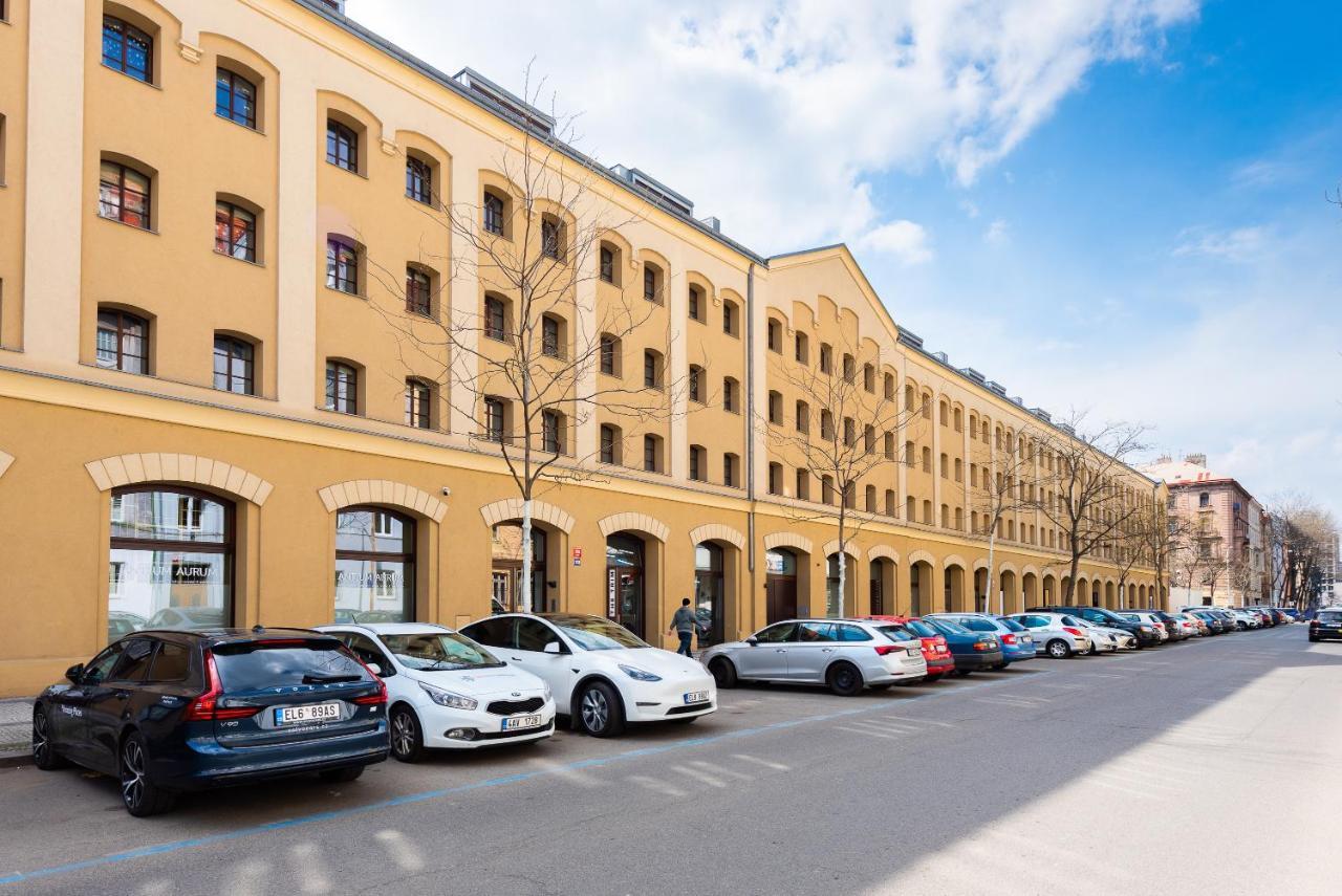 Apartment With Balcony And Parking Near The Prague Museum Екстериор снимка
