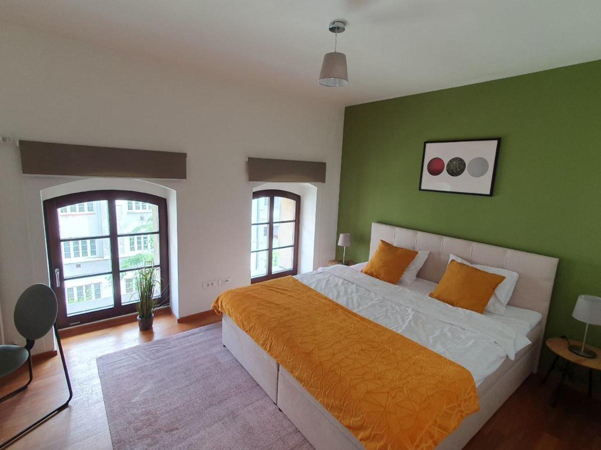 Apartment With Balcony And Parking Near The Prague Museum Екстериор снимка